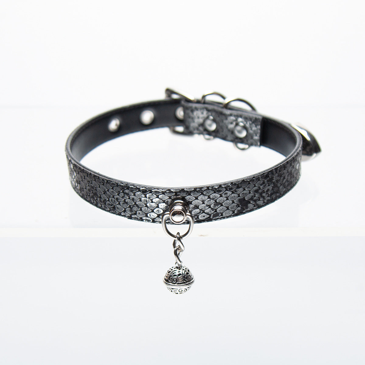 Snake Skin Texture Charm Collar