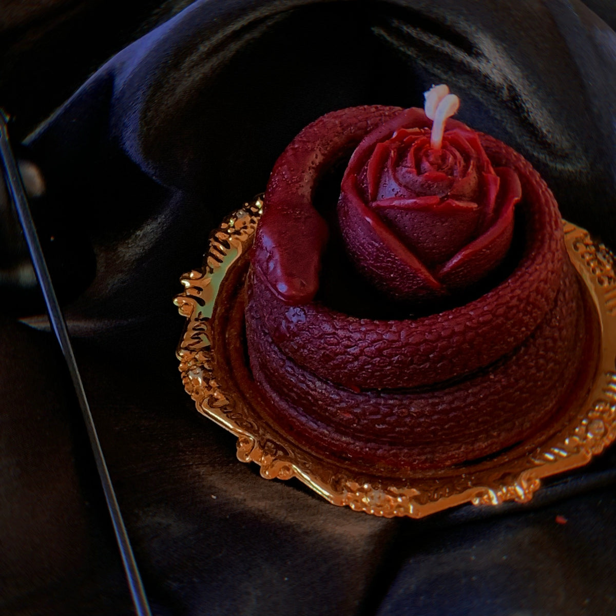 Serpentine bloom molten heart low temp candle