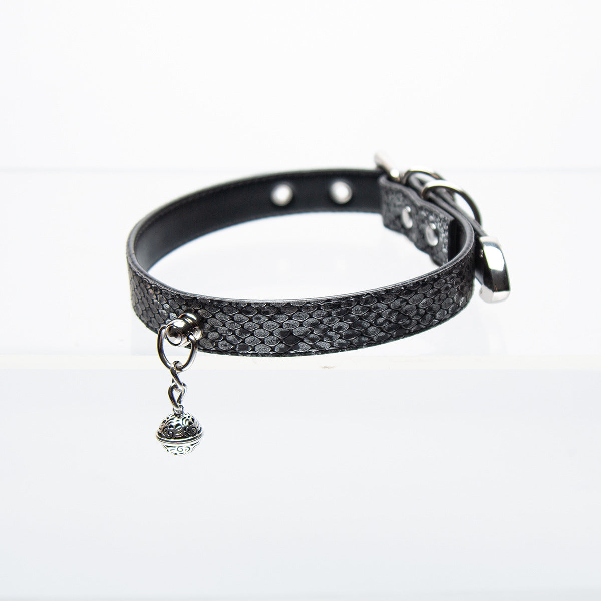 Snake Skin Texture Charm Collar