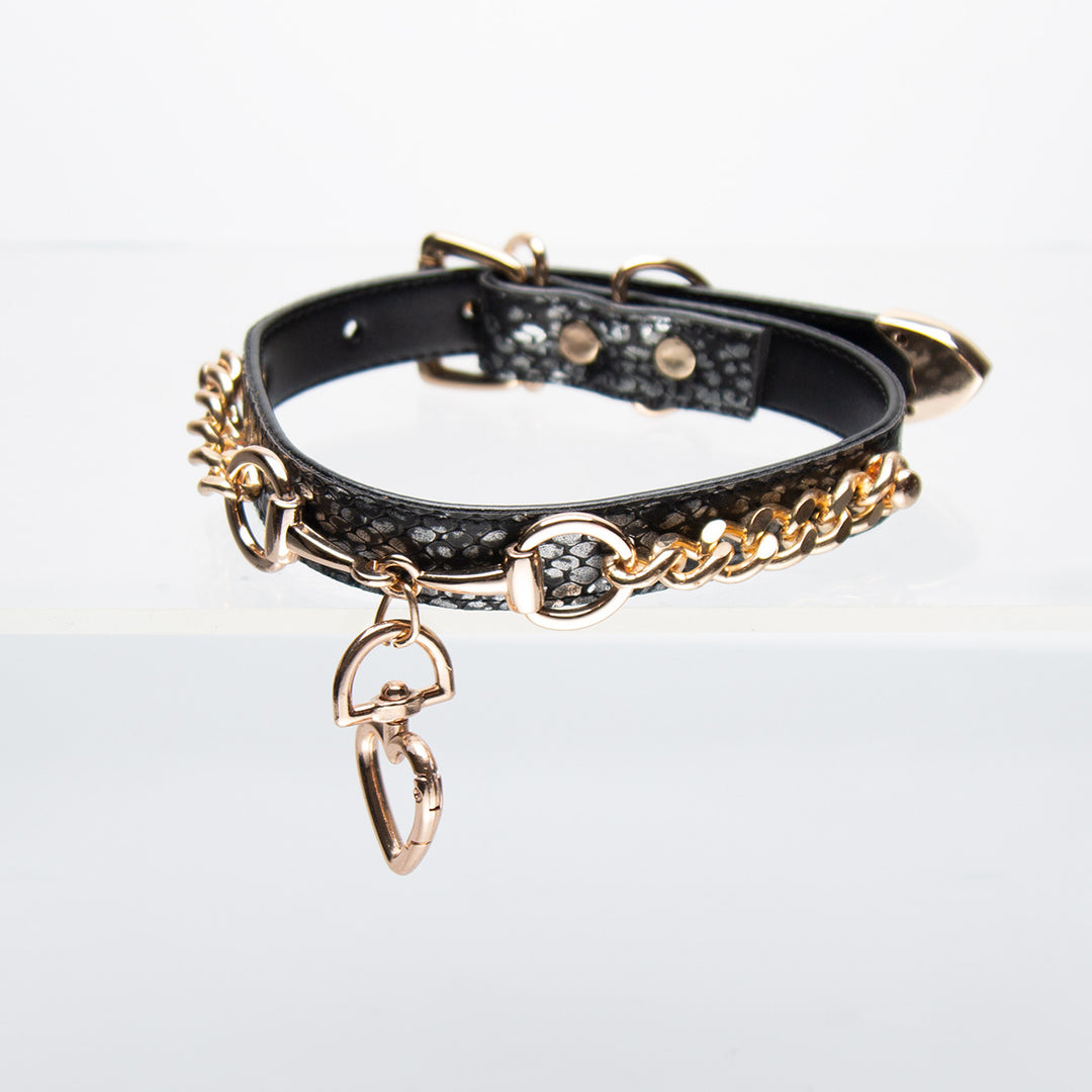 Heart Shape Ring Snake Skin Texture Collar